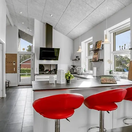 Holiday home Geri - 700m From The Sea By Interhome *